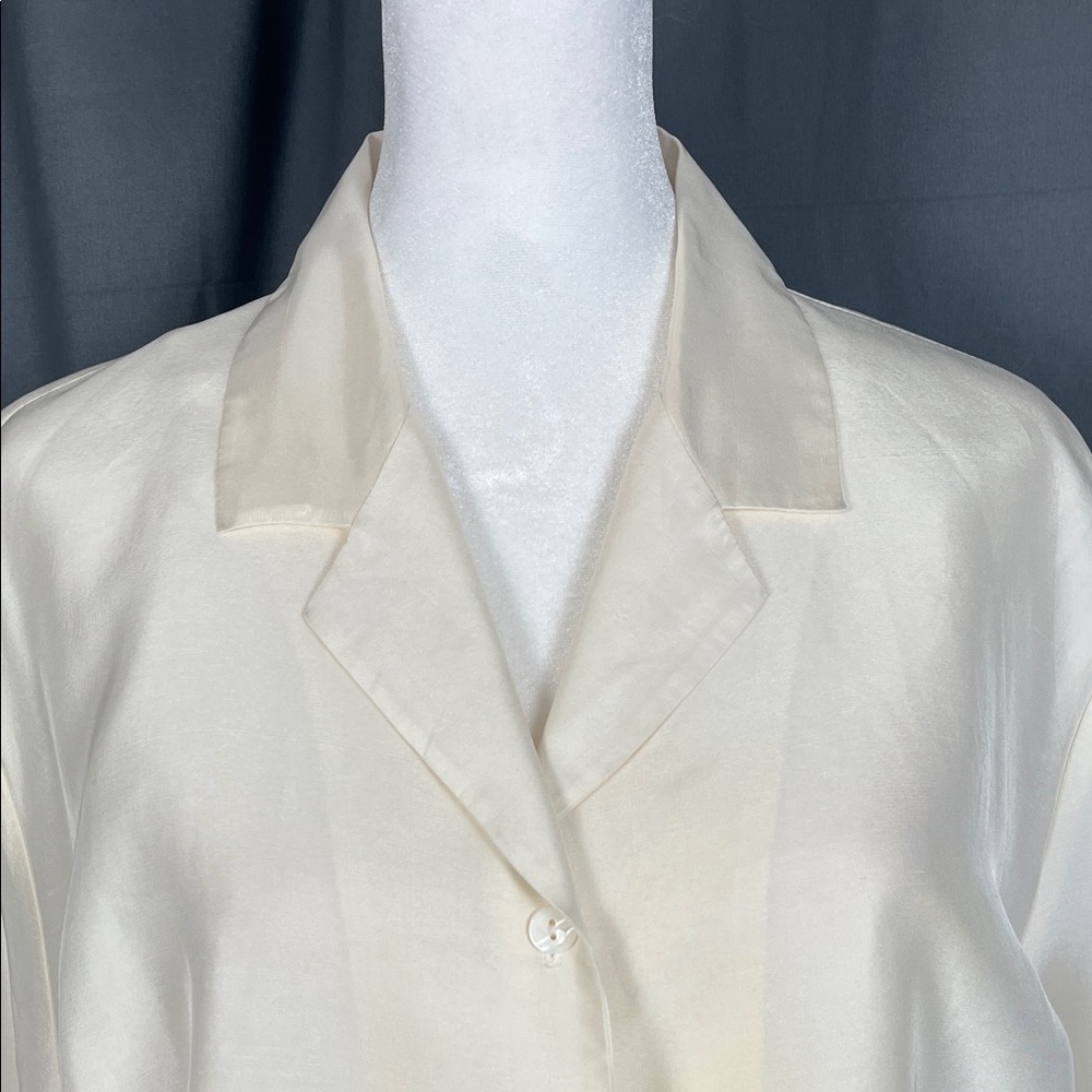 100% silk Elegant Cream Embroidered Blouse - Picture 3 of 5